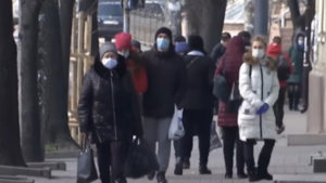 Карантин в Украине не отменят: сколько нам придется носить маски