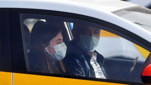 Водителю в машине одевать маску или нет: в Нацполиции дали ответ
