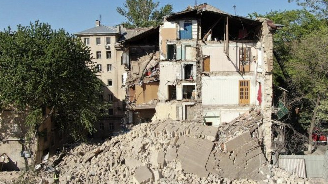 В Одессе обрушился 5-этажный жилой дом: под завалами несколько квартир. Фото и видео