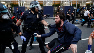 В Вашингтоне протесты переросли в беспорядки