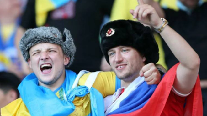 В сети появилось видео драка из-за Российского флага на матче Швеция-Украина