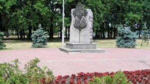 В Киеве демонтируют памятник в честь дружбы столиц Украины и РФ