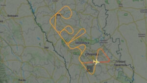 У границы Украины самолет написал в воздухе “Расслабьтесь”. ФОТО