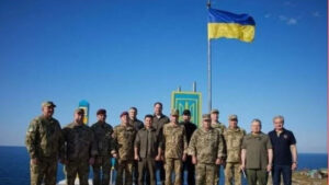 Последние минуты перед ударом РФ: появилось ВИДЕО украинских военных на острове Змеиный