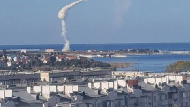 В  Крыму прогремели взрывы,  а в российском Белгороде  горит нефтебаза
