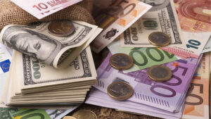 Новости Украины – Курс доллара опять изменился: что происходит в обменниках Украины?