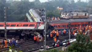 Հնդկաստանում գնացքների բախման հետեւանքով զոհվել է առնվազն 288 մարդ